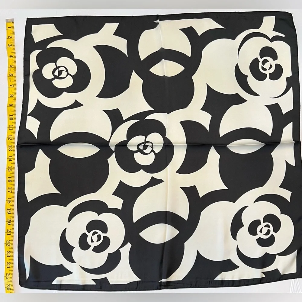 New Inspired Black & Creamy Flowered Colored Scarf - Picture 6 of 6